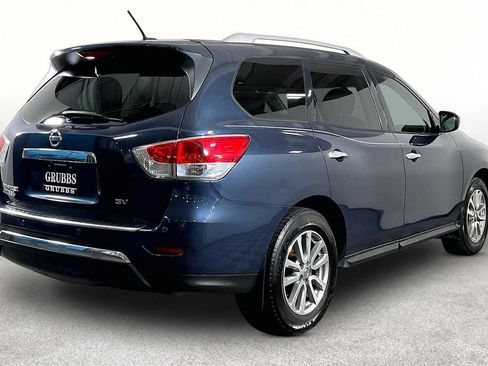 Used 2015 Nissan Pathfinder SV w/ Cargo Package FWD image 2