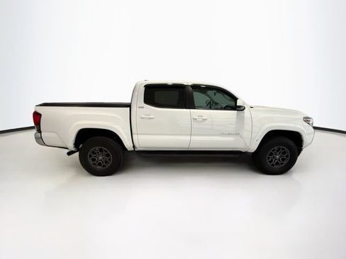 Used 2018 Toyota Tacoma SR5 AWD/4WD image 7