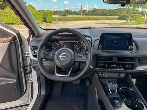 Used 2023 Nissan Rogue SV FWD image 14