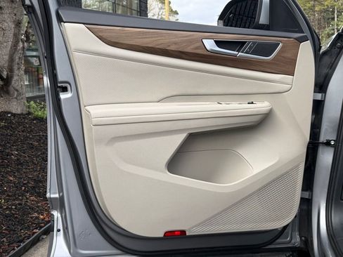 Used 2024 Volkswagen Atlas SE image 29