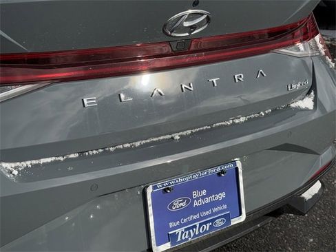 Used 2023 Hyundai Elantra Limited image 29