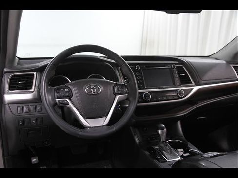 Used 2016 Toyota Highlander Limited AWD/4WD image 6