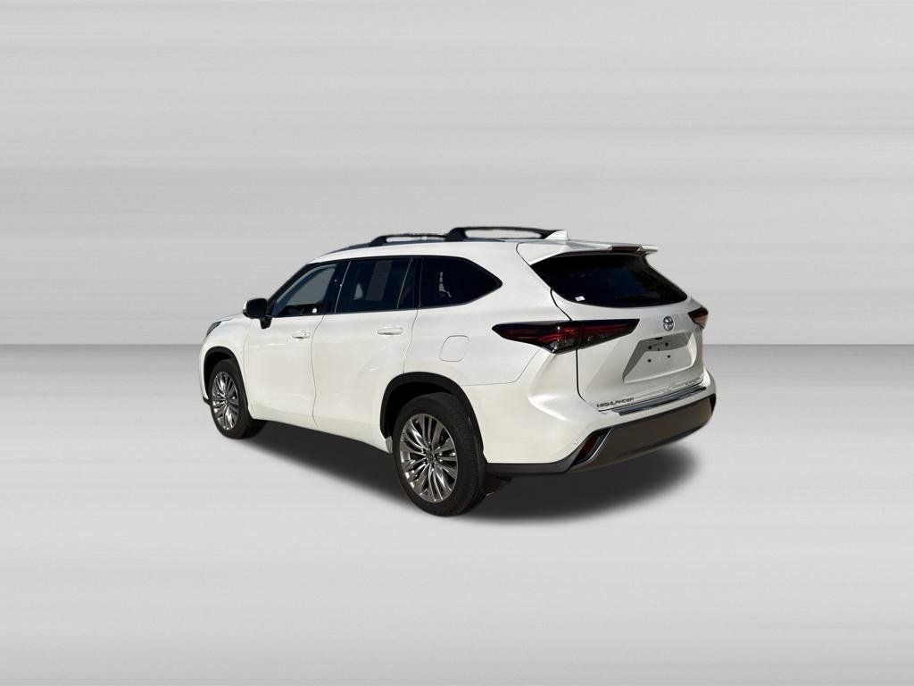 Used 2024 Toyota Highlander Platinum AWD/4WD image 8