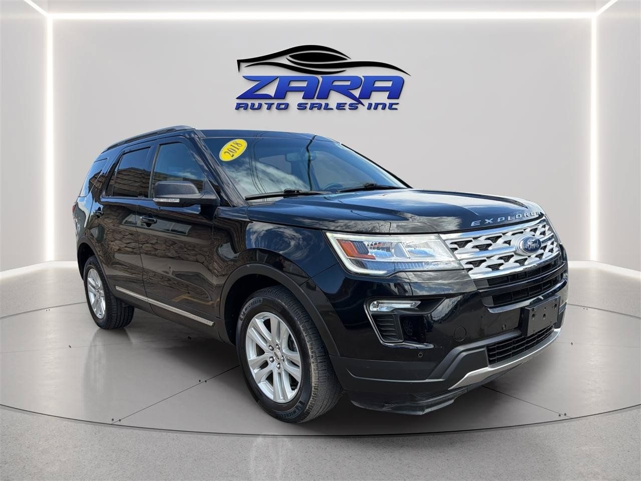 Used 2018 Ford Explorer XLT w/ Equipment Group 202A AWD/4WD image 9