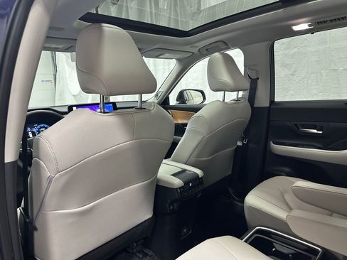 Used 2025 Toyota Grand Highlander AWD image 48
