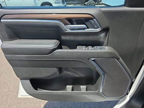 Used 2025 Chevrolet Silverado 1500 LT AWD/4WD image 17