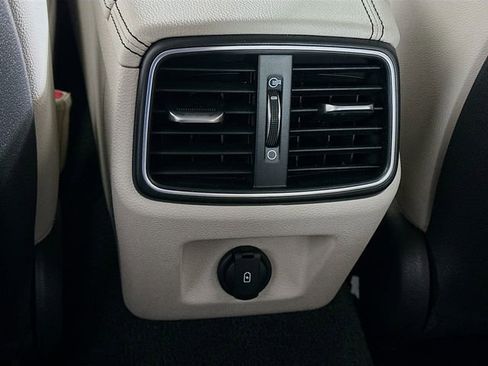 Used 2021 Genesis G70 2.0T image 12