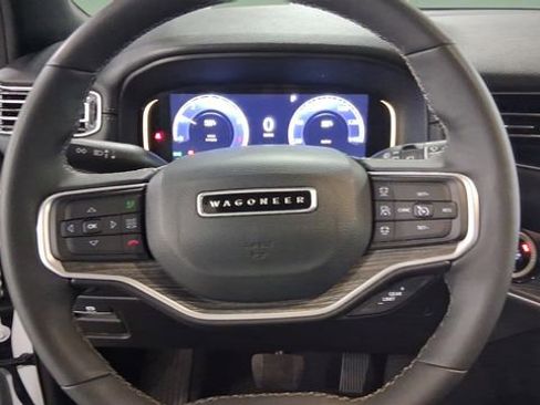 Used 2024 Jeep Wagoneer L Series II w/ Flexible Seating Group image 13