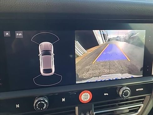 Used 2022 Porsche Macan image 12