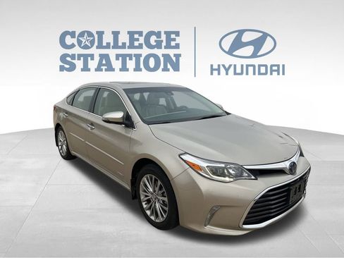Used 2018 Toyota Avalon Limited image 3