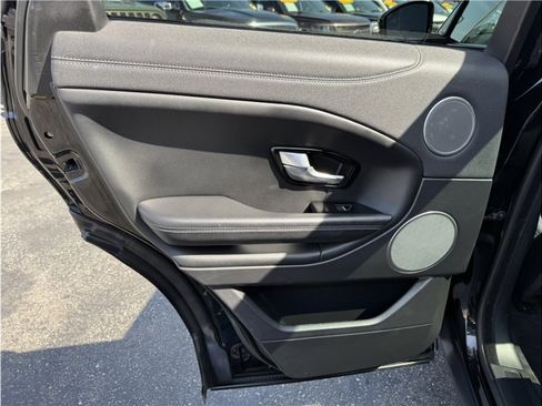 Used 2017 Land Rover Range Rover Evoque SE Premium image 19