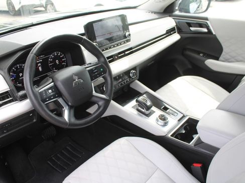 Used 2023 Mitsubishi Outlander SEL AWD/4WD image 23