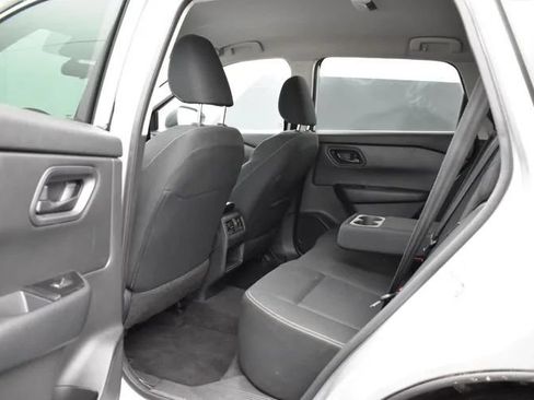 Used 2024 Nissan Rogue S FWD image 15