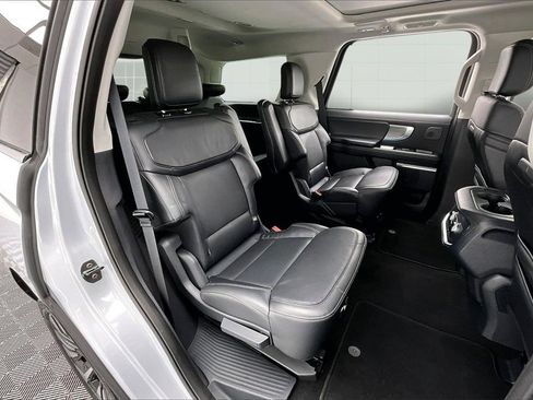 New 2025 Ford Expedition Platinum w/ Driver's Package image 10