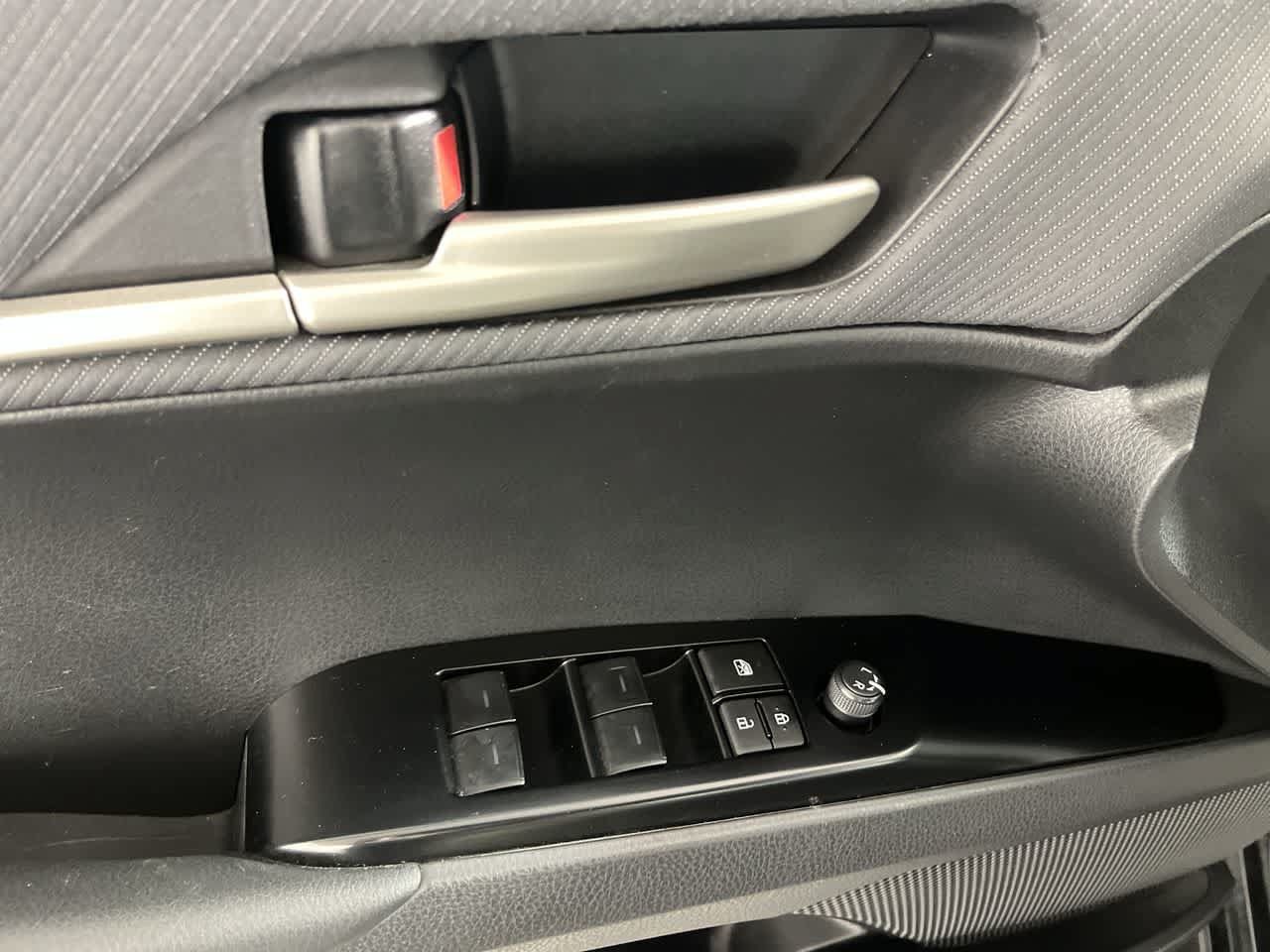 Used 2025 Toyota Camry SE FWD image 13
