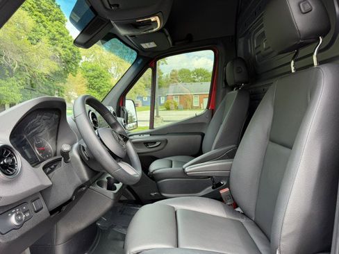 Used 2025 Mercedes-Benz Sprinter 3500 image 17