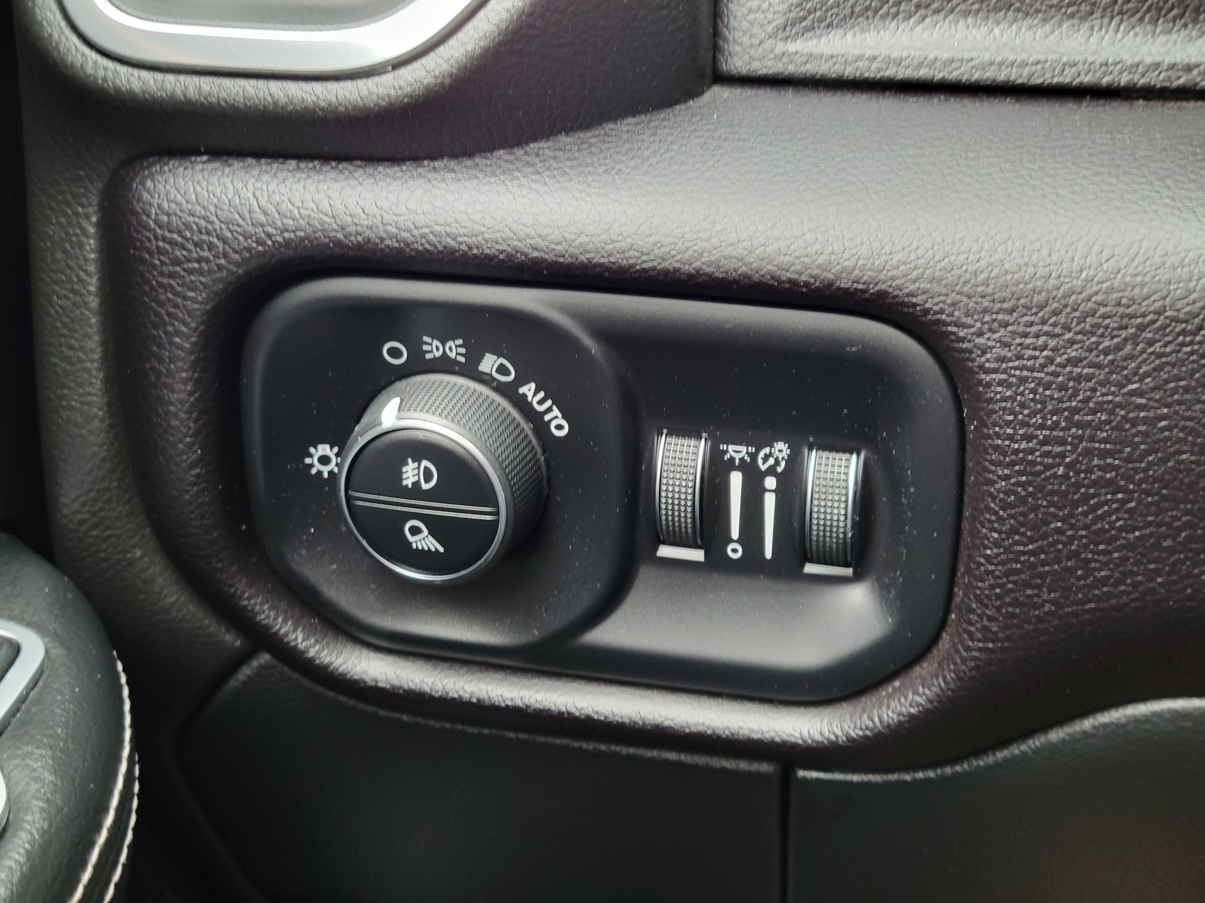 Used 2023 RAM 3500 Laramie AWD/4WD image 12