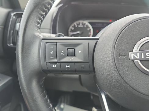 Used 2024 Nissan Pathfinder SV image 21