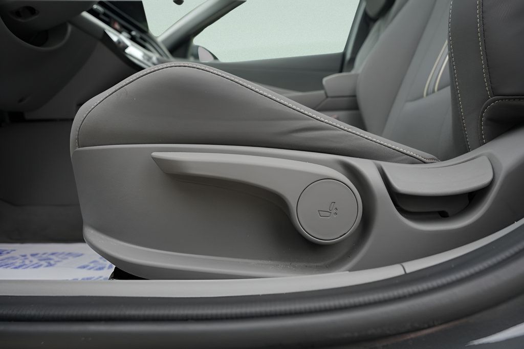Certified 2024 Hyundai Elantra SEL w/ Convenience Package FWD image 21