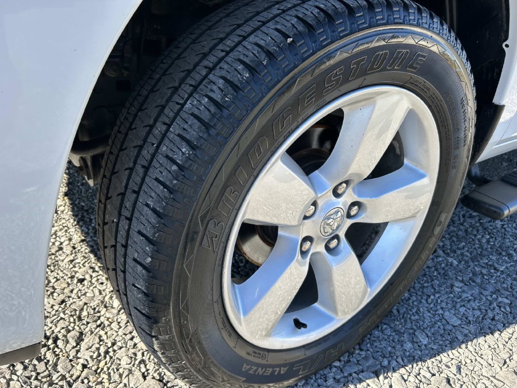 Used 2015 RAM 1500 Express RWD image 36