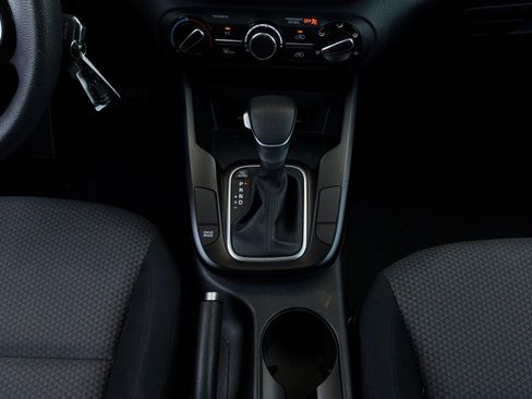 Used 2025 Kia Soul LX w/ LX Technology Package FWD image 13