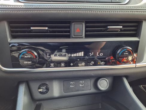 Used 2025 Nissan Rogue SV FWD image 8