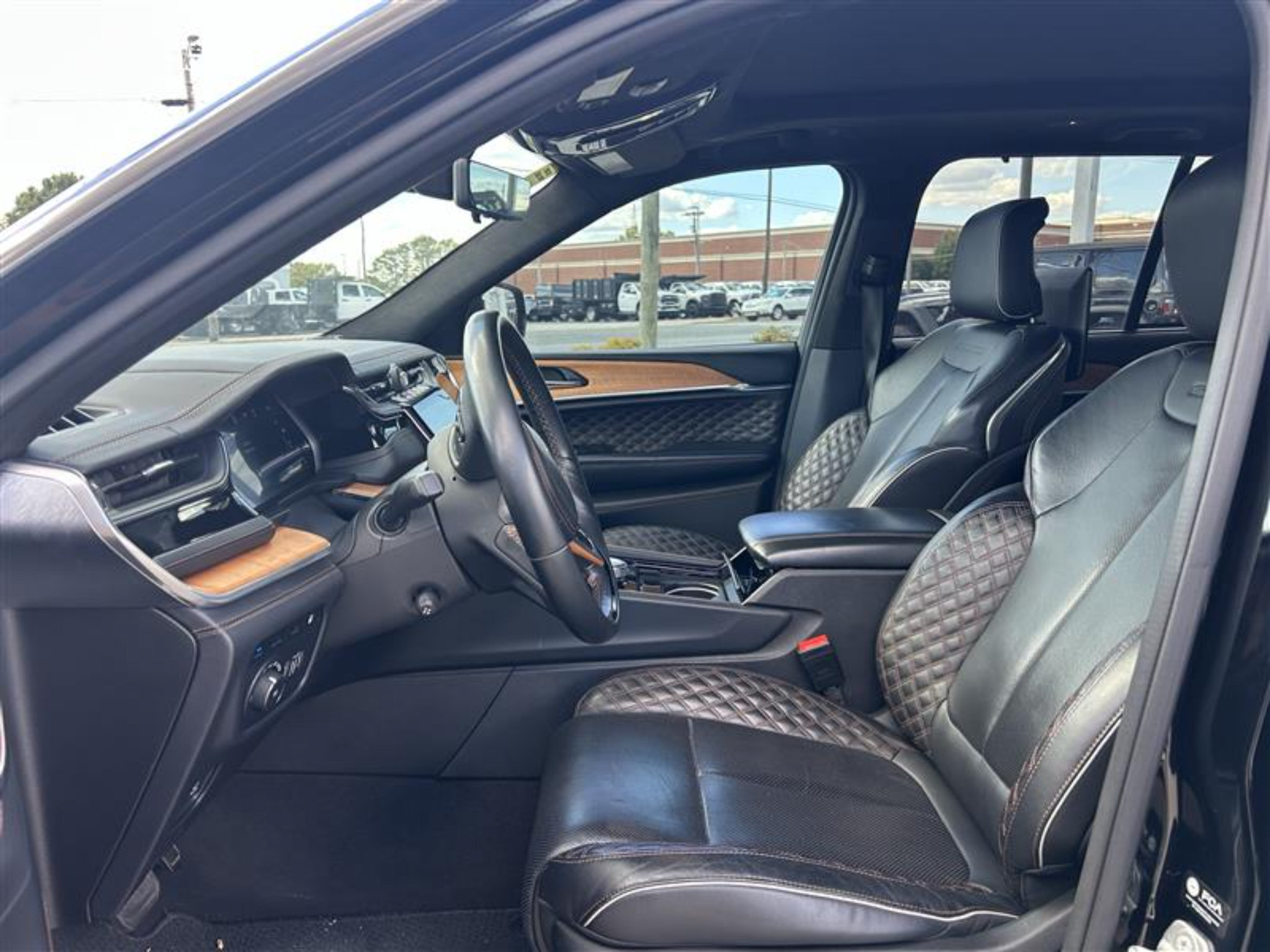 Certified 2023 Jeep Grand Cherokee Summit AWD/4WD image 2