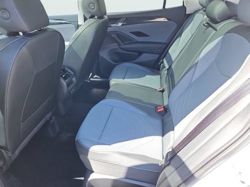 Used 2025 Volkswagen Tiguan SE w/ Panoramic Sunroof Package AWD/4WD image 32
