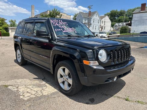 Used 2017 Jeep Patriot Sport w/ Power Value Group AWD/4WD image 3