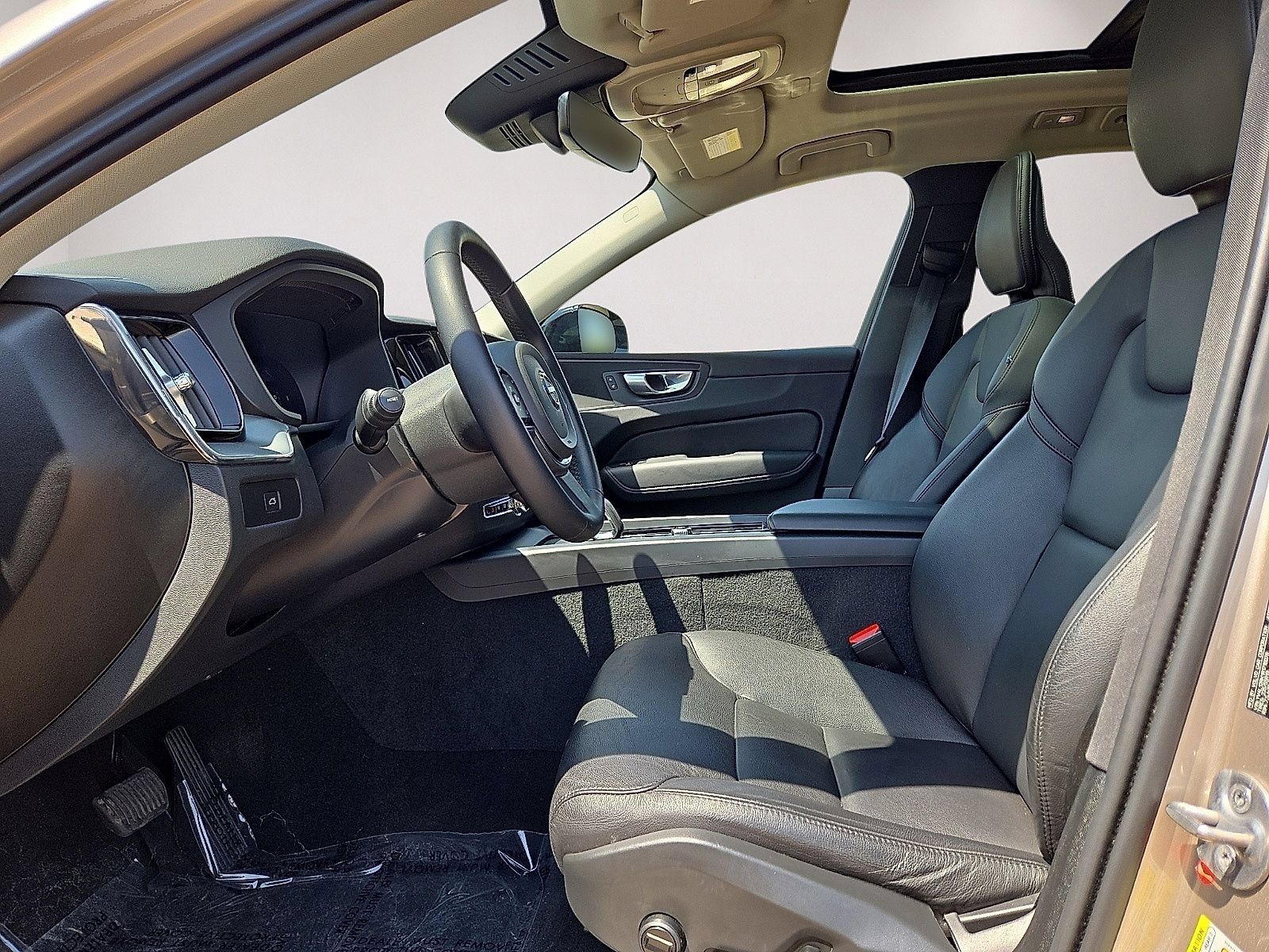 Certified 2024 Volvo XC60 B5 Core AWD/4WD image 22