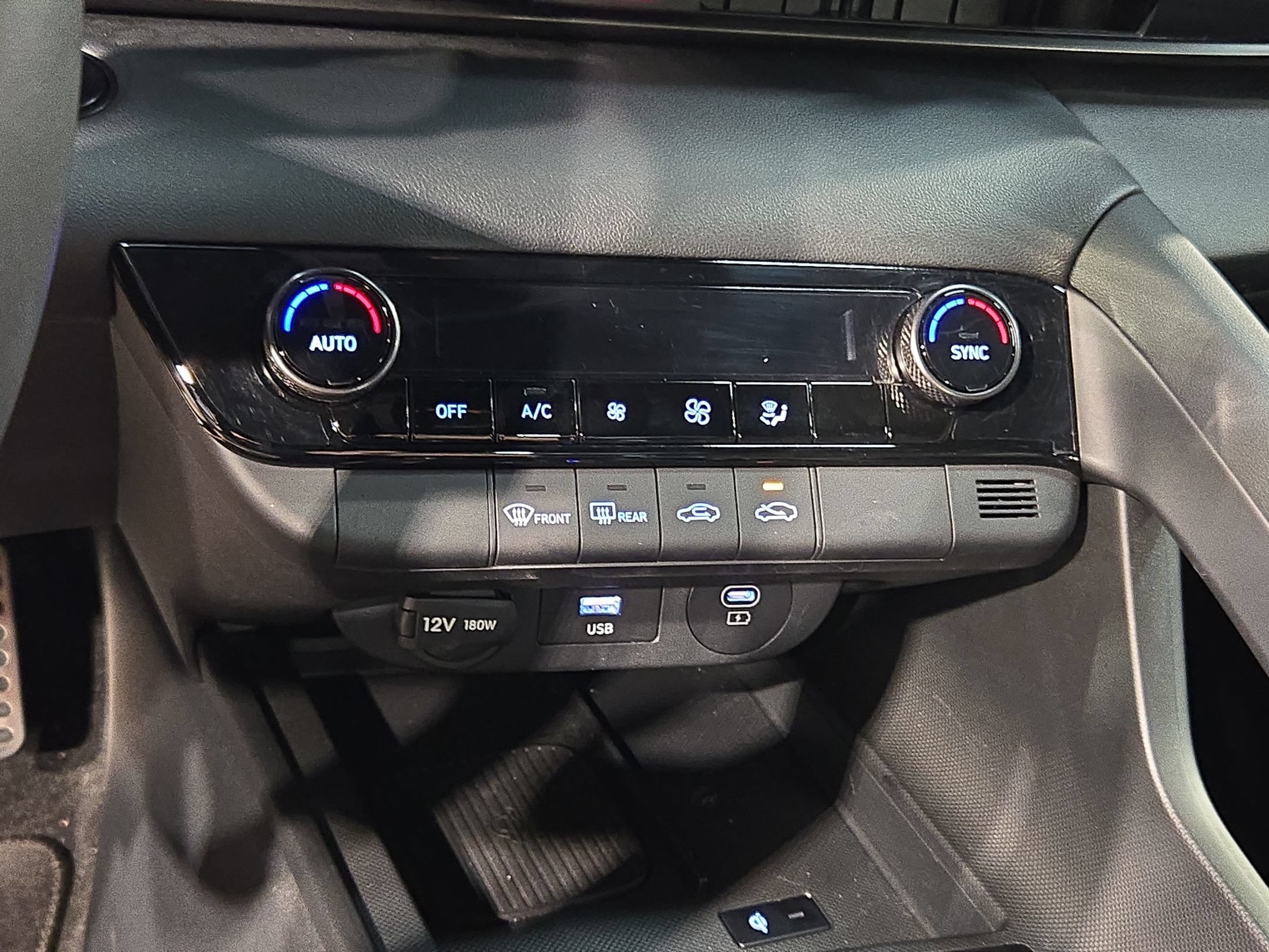 Used 2025 Hyundai Elantra Sport FWD image 31