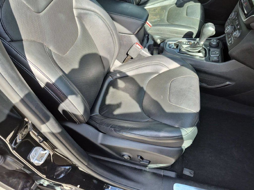 Used 2019 Jeep Cherokee Limited AWD/4WD image 26