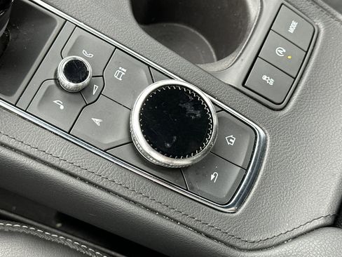 Used 2024 Cadillac XT4 Premium Luxury image 32