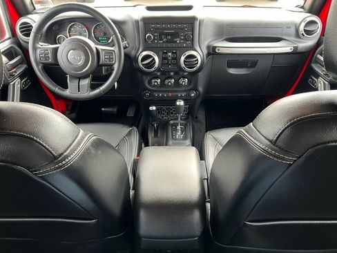 Used 2015 Jeep Wrangler Unlimited Sahara w/ Connectivity Group image 24