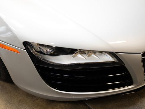 Used 2011 Audi R8 V10 image 21