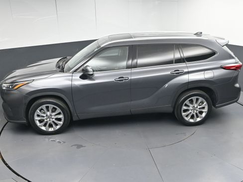 Used 2023 Toyota Highlander L image 39