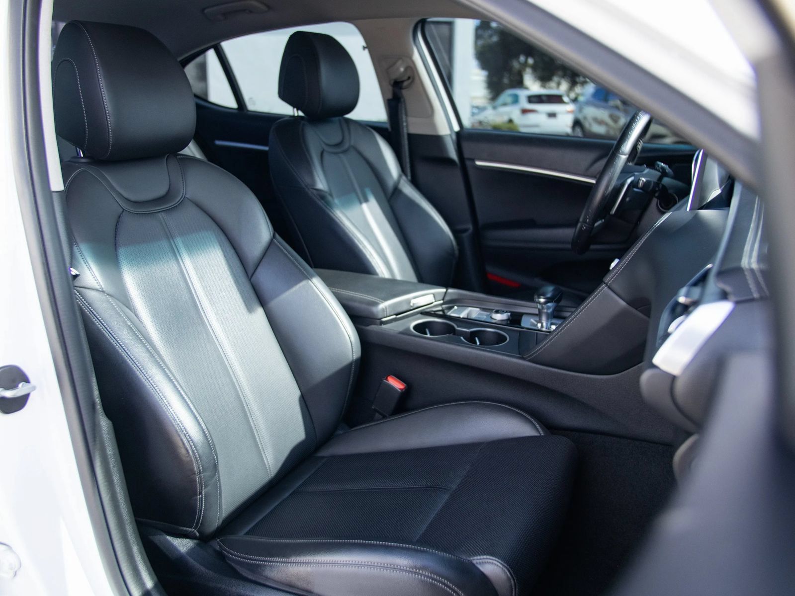 Used 2020 Genesis G70 2.0T RWD image 19