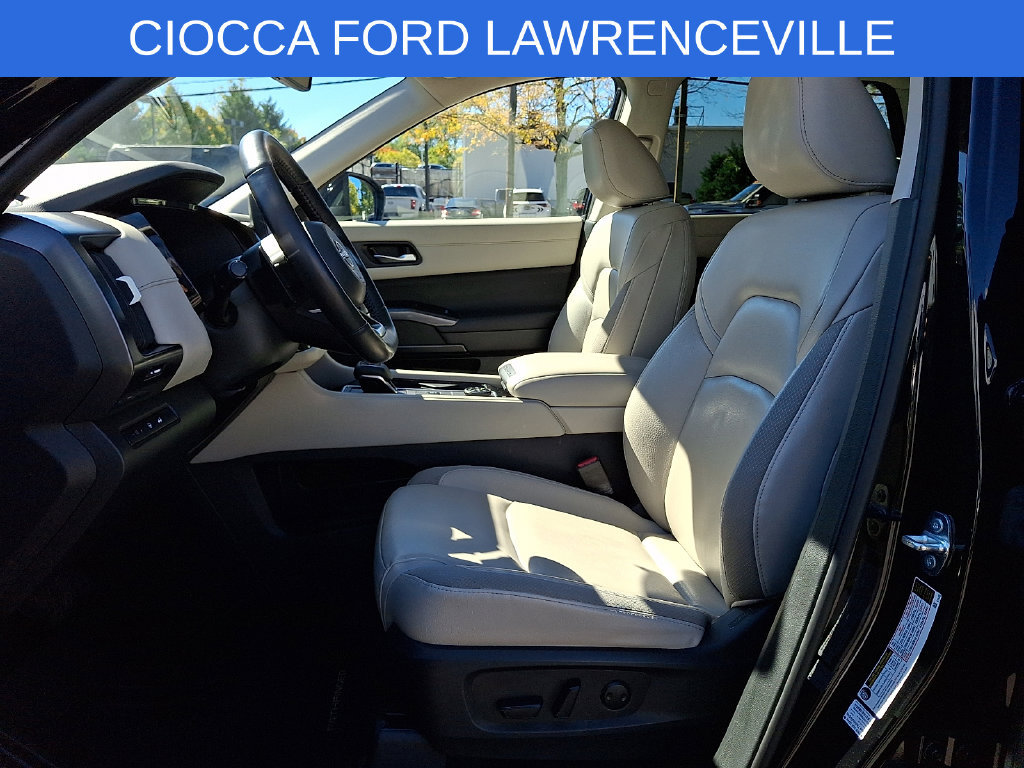 Used 2023 Nissan Pathfinder SL AWD/4WD image 18