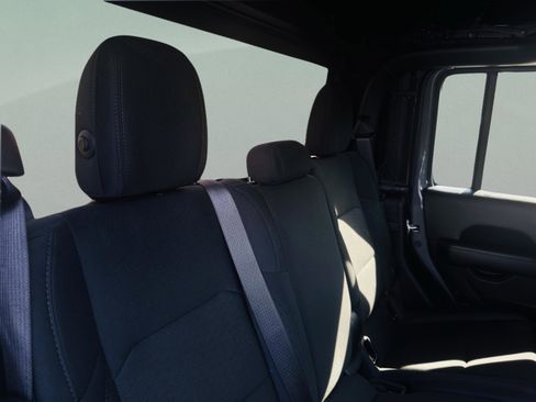 Used 2020 Jeep Gladiator Overland w/ Dual Top Group image 32