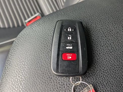 Used 2018 Toyota Camry SE w/ Convenience Package FWD image 29