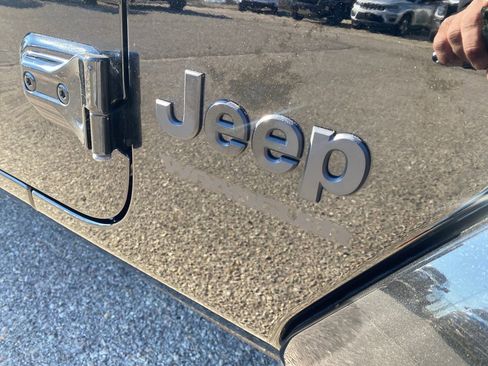 Used 2023 Jeep Wrangler Sahara image 34