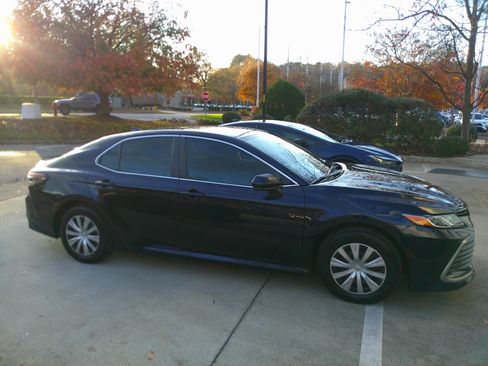 Used 2022 Toyota Camry LE image 14