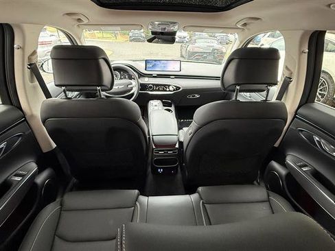 Used 2024 Genesis GV70 2.5T w/ Advanced Package image 37