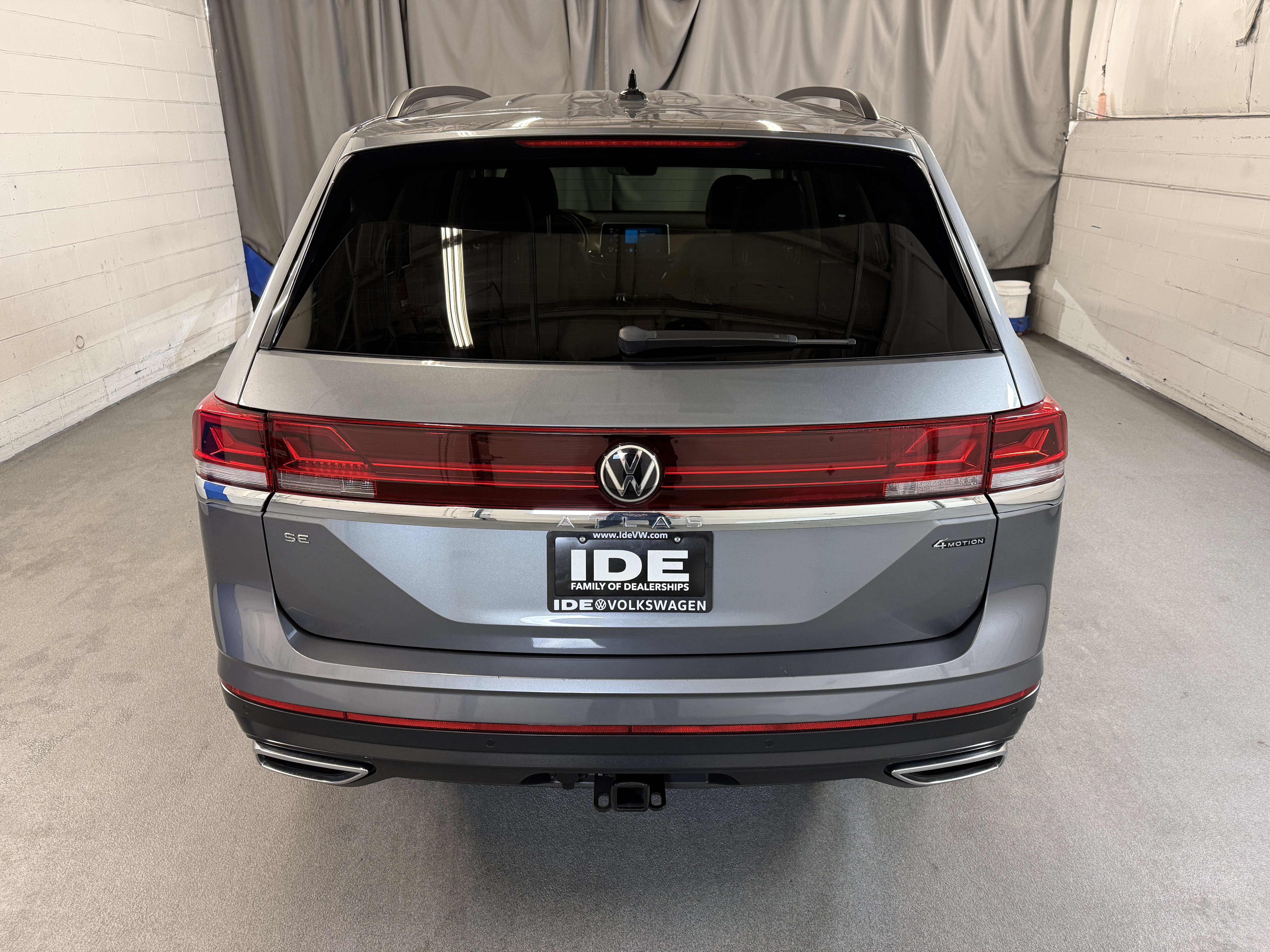 Certified 2024 Volkswagen Atlas SE w/ Black Wheel Package AWD/4WD image 8