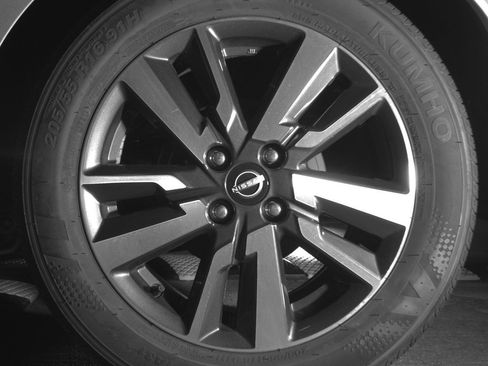 Used 2025 Nissan Versa SV FWD image 11