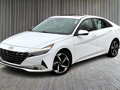 Used 2021 Hyundai Elantra Limited image 12