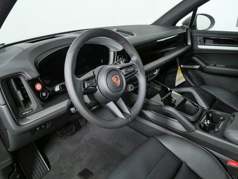 New 2026 Porsche Cayenne AWD image 4