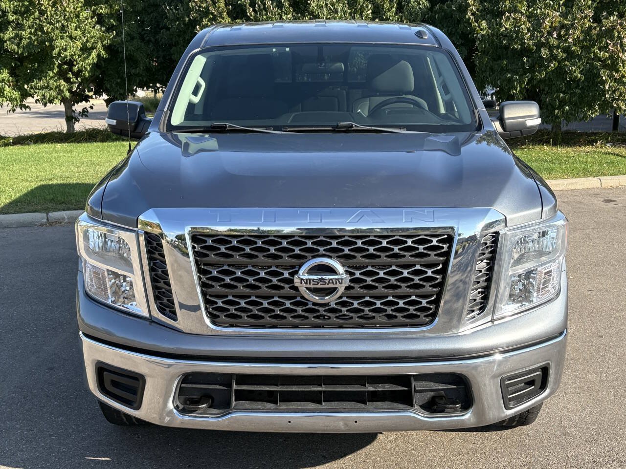 Used 2018 Nissan Titan SV AWD/4WD image 5