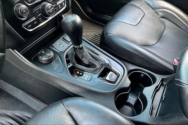 Used 2019 Jeep Cherokee Limited w/ Technology Group AWD/4WD image 18