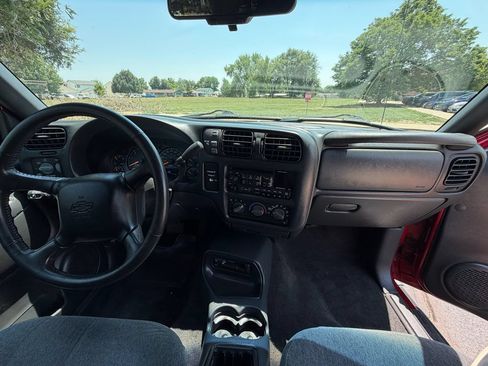Used 1998 Chevrolet S10 Pickup LS w/ Preferred Equipment Group AWD/4WD image 16